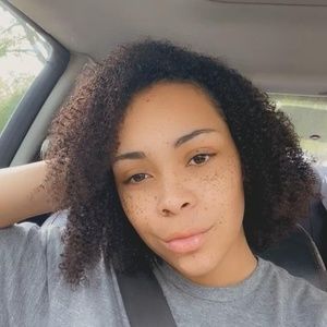 Meet your Posher, Briana